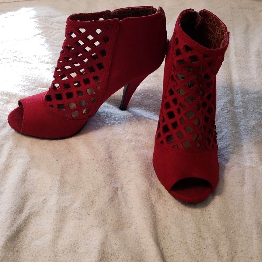 Cage peeptoe heels
